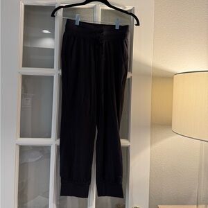 Lululemon cropped Black Jogger Pants